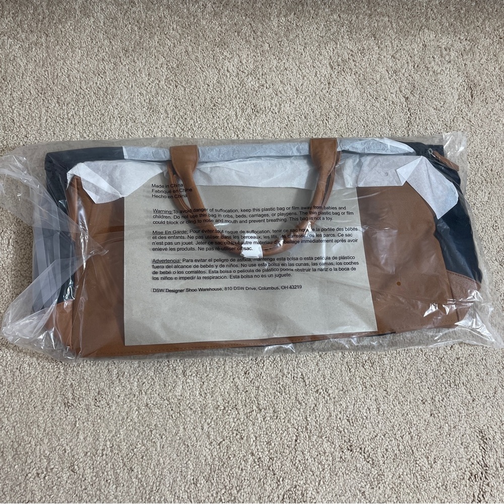 DSW duffle bag - Picture 3 of 3